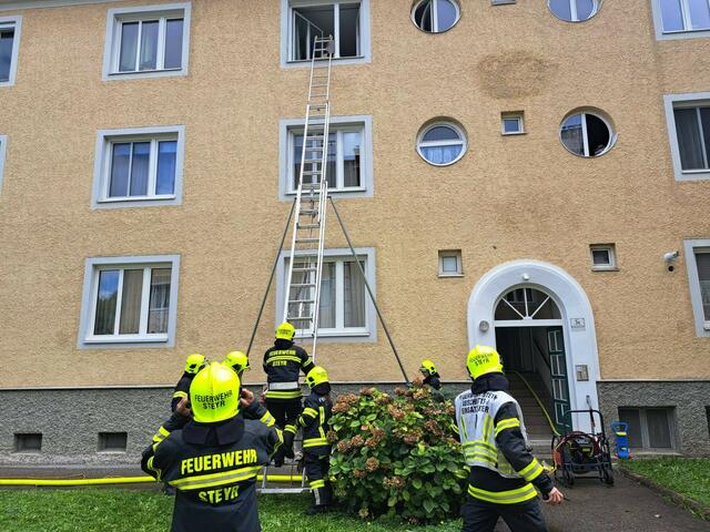 Durch das schnelle Eingreifen der Freiwilligen Feuerwehr Steyr konnte der Brand auf den Küchenbereich beschränkt werden. | Foto: Freiwillige Feuerwehr Steyr