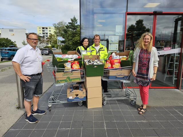 Jürgen Strohmayer, Filialleiter Billa Praterstraße, Karina und Mario Riegler vom Verein MUT, Olinda Albertoni, Leiterin Haus der Frau St. Pölten. | Foto: Verein MUT