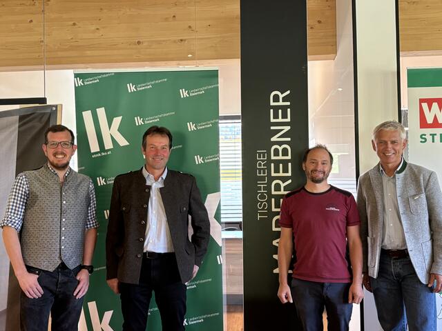 Stefan Pieberl, Johannes Zeiler, Stefan Maderebner und Egon Hierzegger beleuchteten die Vorteile und wirtschaftliche Bedeutung von Holz für die Region. | Foto: Schneeberger