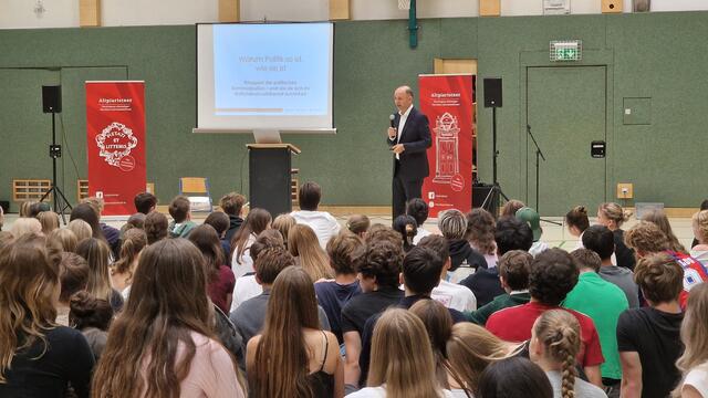Zahlreiche Schülerinnen und Schüler nahmen an der Veranstaltung teil. | Foto: Altpiaristner