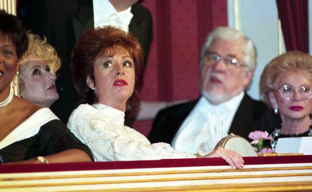 Valente beim Opernball 1994 mit Sänger Bill Ramsey. | Foto: Votava / brandstaetter images / picturedesk.com