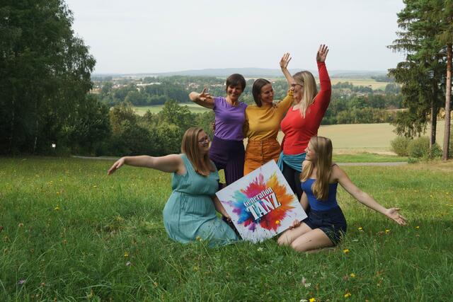 Stefanie Traxler, Christa Sarcletti, Veronika Wöhri, Bianca Sotela-Böhm, Christiane Ringl und Katharina Ranjan (nicht am Bild) haben einen Verein gegründet. | Foto: Generation Tanz