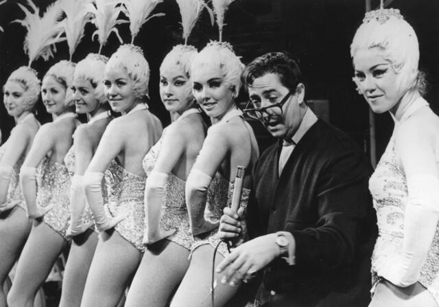 Der schweizer Entertainer Vico Torriani und die italienische Sängerin und Tänzerin Caterina Valente bei der Generalprobe zu einer Show in der Stadthalle 1963. | Foto: Votava / brandstaetter images / picturedesk.com