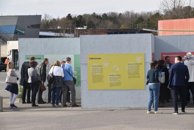Bei den Infotagen über das neue Wohnquartier kamen viele Favoritnerinnen und Favoritner, um sich zu informieren. | Foto: Karl Pufler/MeinBezirk