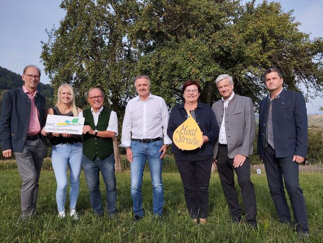 Franz Lumesberger, Barbara Paumann, Hans Redl, Johann Amon, Michaela Hinterholzer, Wilfried Czeitschner und Martin Gabler. | Foto: Moststraße