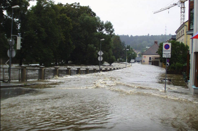 Das furchtbare Hochwasser von 2002 sitzt den Menschen noch immer in den Knochen. | Foto: Archiv