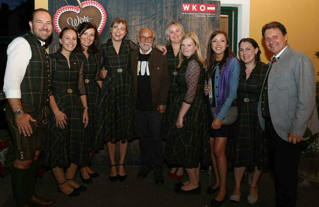 Das Organisationsteam rund um Wolfgang Kuttnig  (g.l.) und Guntram Jilka (g.r.) von der Wirtschaftskammer Kärnten luden zum 9. Wirtekirchtag beim Gasthaus Lutschounigg. | Foto: Hannes Krainz