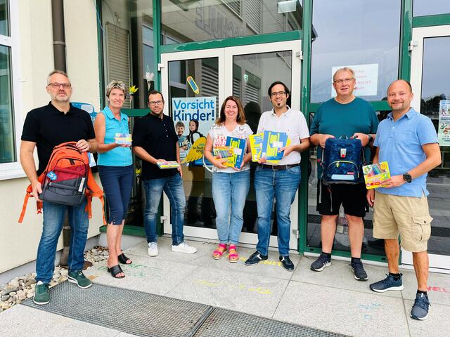 Die VP-Mandatare möchten Erstklassler-Familien aus Schrems mit einer Schulstarthilfe finanziell unter die Arme greifen. | Foto: VP Schrems