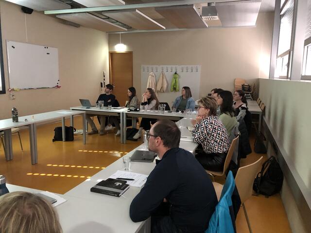 Gemeinsam wird an den verschiedenen Nachhaltigkeitsprojekten gearbeitet. | Foto: Elisabeth Steinlechner