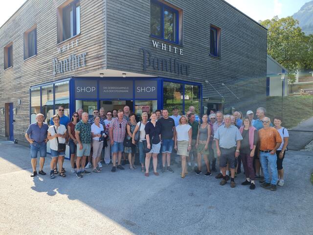 Die Bauernbund Ortsgruppen Deutschlandsberg und Frauental bei ihrem Beuche der White Panther Gebirgsgarnelenzucht in Rottenmann | Foto: privat