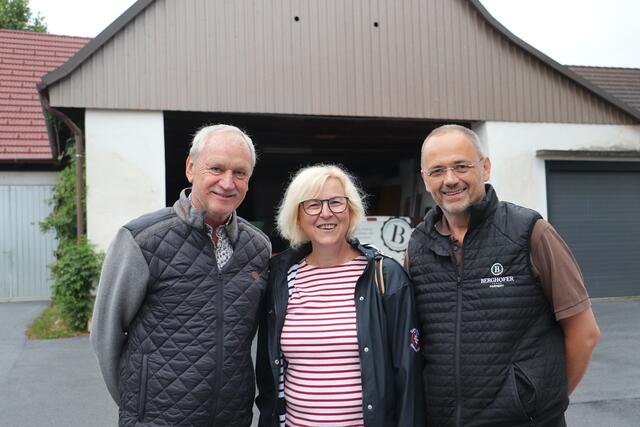 GR Karl Kauc, Obfrau der VP-Frauen Kalsdorf Ulrike Herunter und Chef der Berghofer Farmery Josef Berghofer | Foto: Edith Ertl