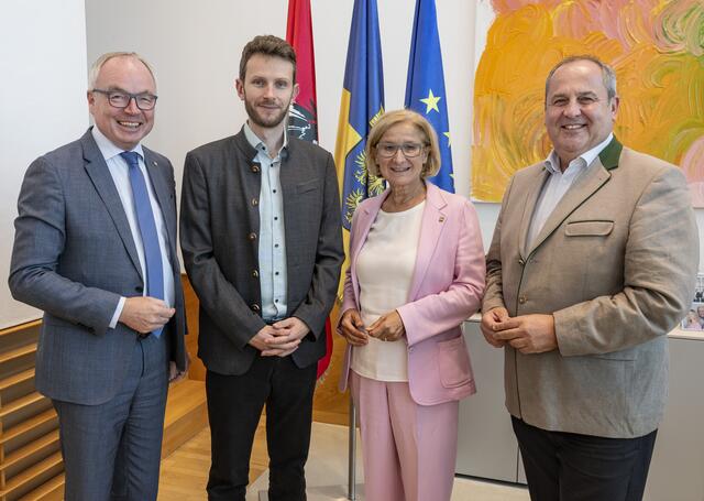 v.l.: LH-Stellvertreter Stephan Pernkopf, NÖ Jagdverband-Geschäftsführer Leopold Obermair, Landeshauptfrau Johanna Mikl-Leitner, Landesjägermeister Josef Pröll. | Foto: NLK Filzwieser
