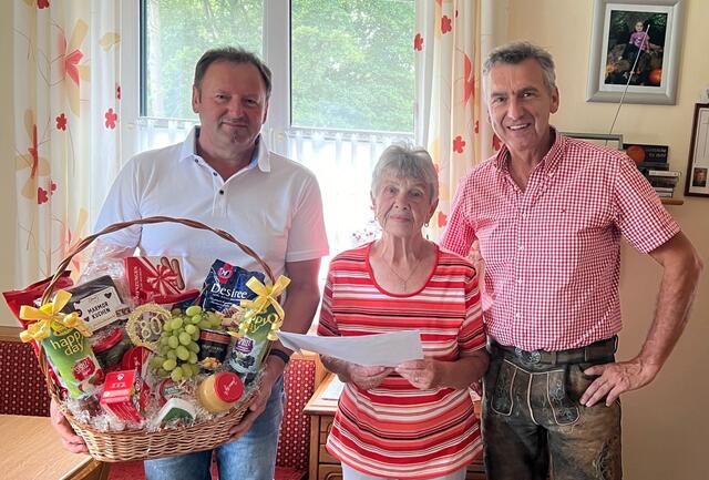 Markus Preishuber, Karoline Reichinger und Manfred Veichtinger (v. l.). | Foto: Gemeinde St. Veit i. I.