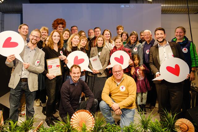 Der Mariahilfer Nachbarschafts-Award wird heuer zum zweiten Mal vergeben. Beim ersten Durchgang im Herbst 2022 wurden das Stiegenfest in der Corneliusgasse, die Kinderlesungen von Candy Licious und Stadtteile ohne Parntergewalt prämiert.  | Foto: Daniel Dutkowski