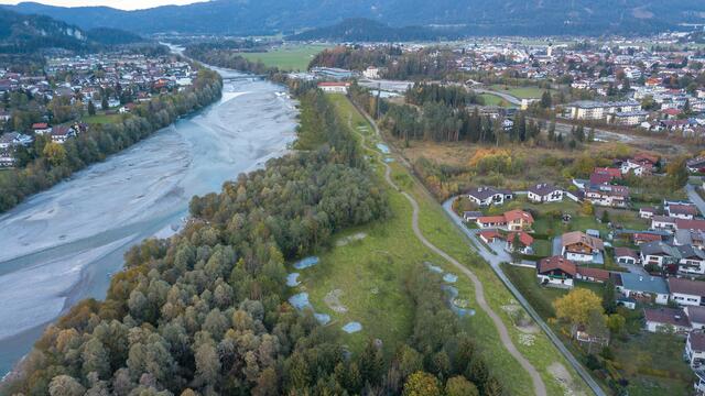 Mit der Aufschüttung des Triebwasserweges wird der Kanalbereich in eine natürliche Grünfläche umgewandelt. | Foto: Rolf Marke
