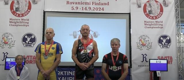 Johann Anglberger (Union Lochen9 wurde in Rovaniemi - FIN Masters Weltmeister in der M70 der Kat. 67 kg.

Foto: Vom Livestream | Foto: Conny Högg