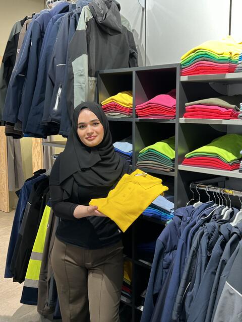 Rama Janem macht bei „Der Walter“ eine Lehre zur Einzelhandelskauffrau mit Schwerpunkt Textil. | Foto: Der Walter Berufkleidung