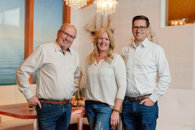 Das Führungstrio: Gründer Wilhelm Bretis, Prokuristin Ursula Maier, Geschäftsführer und Nachfolger Alfred Kinz. | Foto: Privat