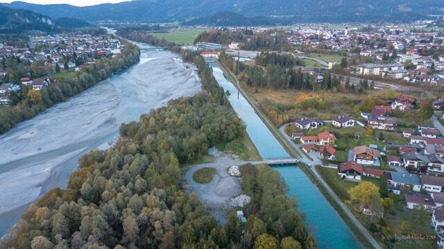 So sah es bisher aus: Der Kanal, an dessen Ende man das Kraftwerk erkennt. Rechts vom Kanal befindet sich der Ortsteil Tränke. | Foto: Rolf Marke