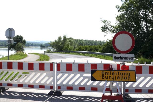 Während den überhöhten Wasserständen muss mit vielen Straßensperren gerechnet werden. | Foto: DOKU NÖ
