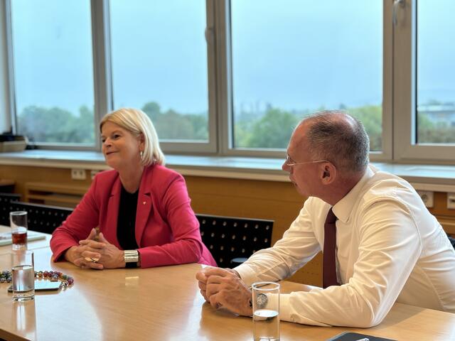 Verteidigungsministerin Klaudia Tanner und Innenminister Gerhard Karner über Tauglichkeit, Ausbildung, Regionalität, Asyl, Migration und Sicherheit. | Foto: MeinBezirk