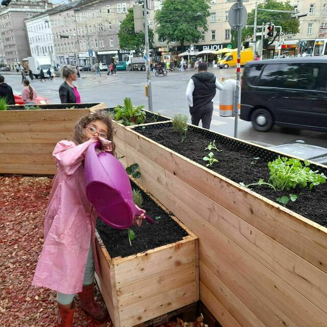 Auch die Kleinen arbeiteten groß mit. Leider musste die Hochbeet-Eröffnung am 13. September abgesagt werden. | Foto: Michaela Waiglein-Wirth