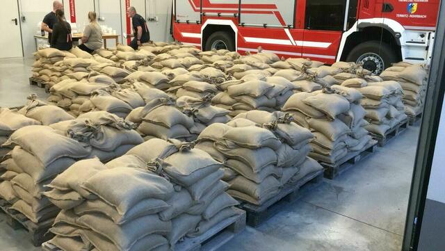 Am besten gleich bei der Gemeinde, der Feuerwehr und/oder beim Bauhof nachfragen, ob es Sandsäcke gibt. | Foto: Stadtgemeinde Ternitz