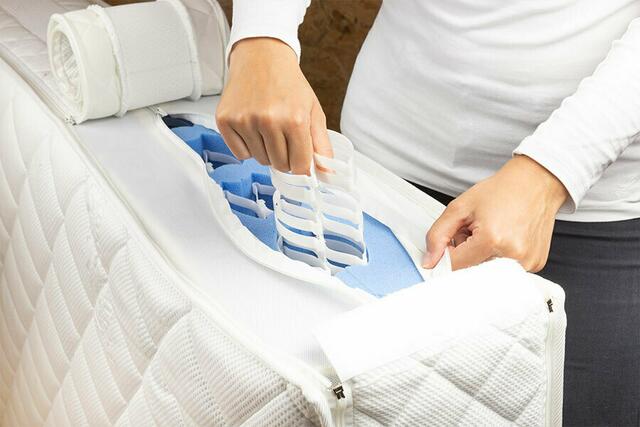 Den Härtegrad der Matratze kann der Kunde selbst bestimmen. | Foto: Privat