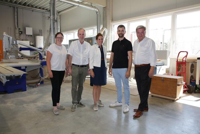 Organisationsreferentin in Mödling Andrea Lautermüller, Bezirksgruppenobmann in Mödling Erich Moser, Kandidatin im Regionalwahlkreis Thermenregion für die NR-Wahl Carmen Jeitler-Cincelli, Geschäftsführer Richard Dobrohruschka und WBNÖ Direktor Harald Servus. | Foto: WBNÖ