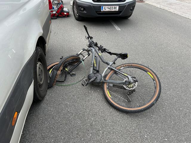 Der E-Bike-Fahrer wurde beim Unfall schwer verletzt. | Foto: zoom.tirol