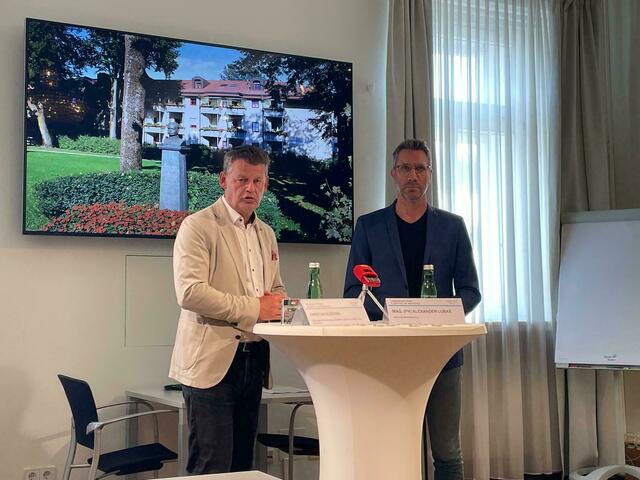 Bürgermeister Christian Scheider und dem Stadtsenat fährt kalter Wind beim Pflegeheim Hülgerthpark entgegen – dieses Mal von Seiten der Belegschaft. | Foto: MeinBezirk.at
