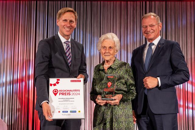 Anneliese Ratzenböck erhielt den Sonderpreis "Oberösterreicherin von Herzen" für ihr lebenslanges Sozialengagement. | Foto: BRS/Pilsl