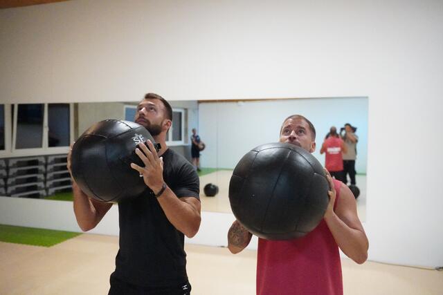 Hyrox Weltmeister Alexander Roncevic und Oliver Spritzendorfer leiteten das Training an.
