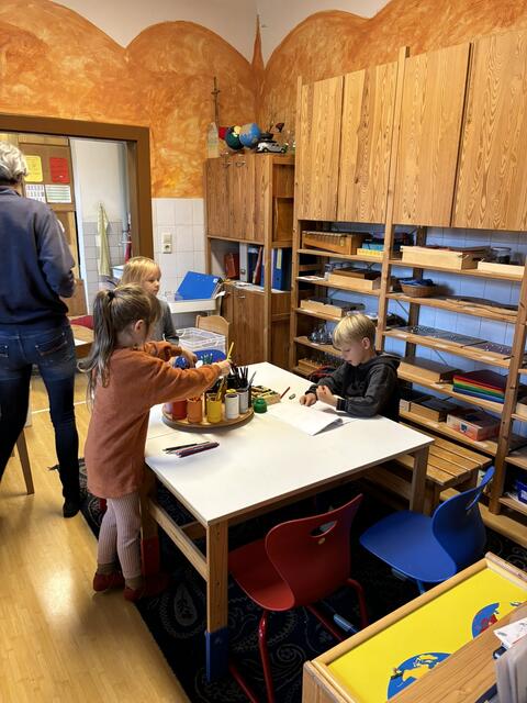 Die Kinder starten zwischen sechs und sieben Jahren die Neue Schule. | Foto: Lauren Seywald