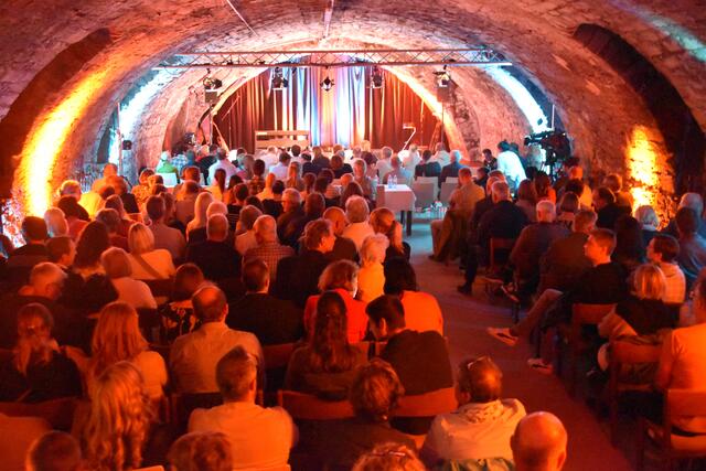 Volles Haus im Gemeindekeller Oggau