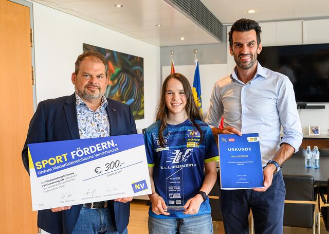 Gerald Teltschik, Leiter Marketing und Werbung der NÖ Versicherung, Tischtennis-Ass Nina Skerbinz, Sportlandesrat LH-Stellvertreter Udo Landbauer. | Foto: NLK Burchhart