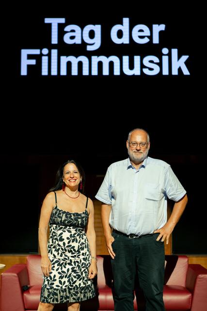 Die Gastgeber Katharina Albrecht und Herbert Tucmandl. | Foto: Synchron Stage Vienna