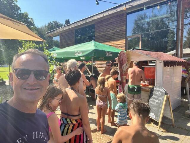 Bei der Tour wurden die Freibäder im Bezirk Rohrbach besucht und den Kindern mit einem Eis eine Freude gemacht.  | Foto: SPÖ