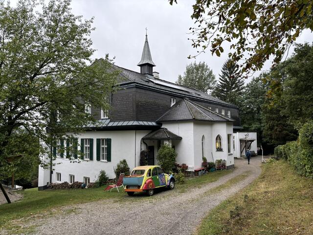 Die Neue Schule befindet sich im ehemaligen Noviziat eines Klosters. | Foto: Lauren Seywald