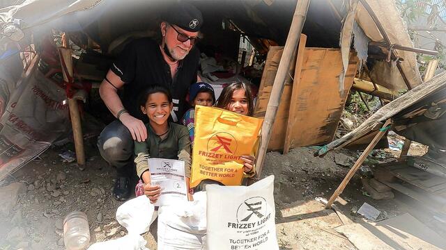 Elternlose Kinder in den Slums. Frizzey's Visionen: Bildung, Dach über dem Kopf, nachhaltig sich zu ernähren durch Agrar. | Foto: Frizzey Light