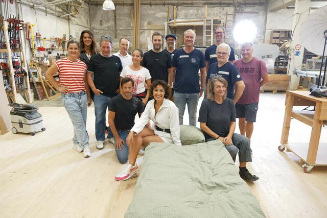 Für den Kampagnen-Auftakt von "Do something Great" und Caritas Wien werkten auch einige Prominente in der Werkstatt.  | Foto: Max Spitzauer/MeinBezirk