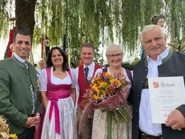 Von links: Vize-Bürgermeister Norbert Gerner, Vize-Bürgermeisterin Maria Steindl, Bürgermeister Matthias Herbst, Greti Haslauer und Sebastian Haslauer. | Foto: Gemeinde Elsbethen