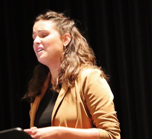 Iris Suschnigg singt mit ihren Kollegen Christine Rainer, Markus Sölkner und Florian Widmann die Lieder, Schauspielerin Sissi Noe spricht die Zwischentexte.  | Foto: Edith Ertl
