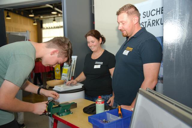 Beim Berufserlebnistag im vergangenen Jahr durften die Besucher auch selbst Hand anlegen. | Foto: Alfred Hofer