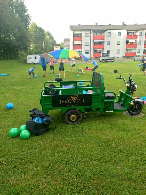 bewegter Sommerspaß beim Outdoor-Training 