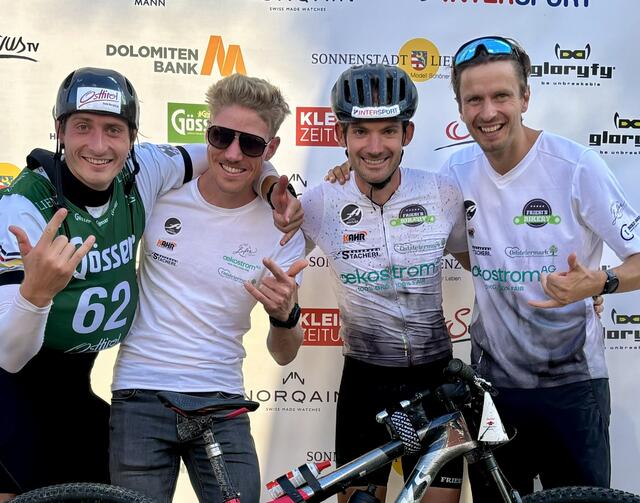 v.r.n.l. Hegge, Preiss, Spreitzhofer und Schlagbauer beim Pressefoto im Ziel