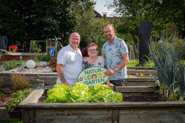 Biogärtner Karl Ploberger mit Familie Bruckner in Neumarkt an der Ybbs | Foto: „Natur im Garten“ / J. Ehn