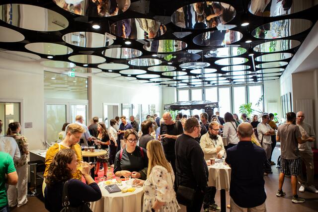 Zeit zum Netzwerken gab es natürlich auch.  | Foto: Synchron Stage Vienna