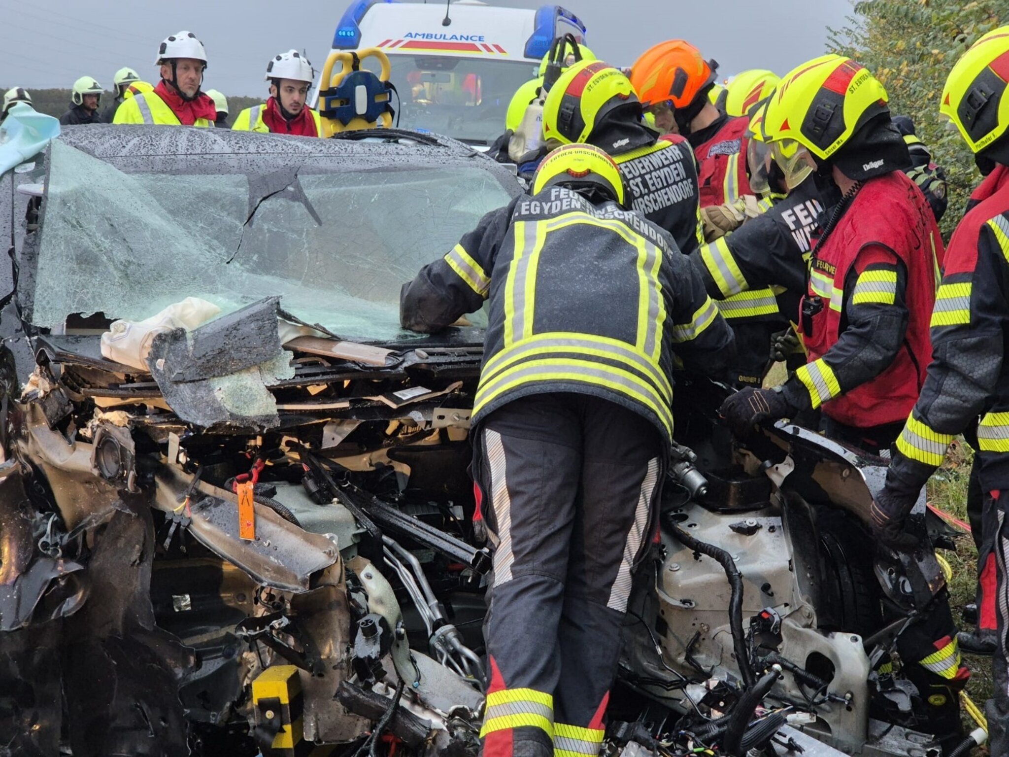 St. Egyden am Steinfeld: Frontaler Crash fordert ein Todesopfer - ...