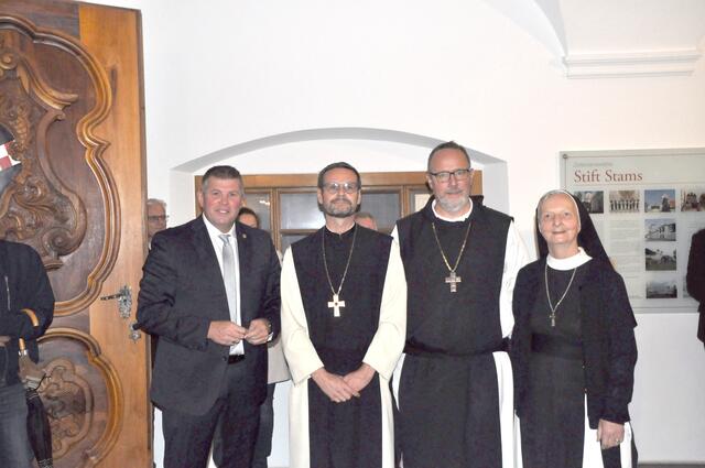 Bürgermeister Markus Rinner, Abt Cyrill Greiter, Abtpräses Vinzenz Wohlwen (Kloster Mehrerau) und Äbtissin Benedikta Gurschler OCist (Abtei Mariengarten)